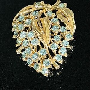 Vintage STAR Signed Blue Rhinestone Austria Brooch Filigree Sparkly PRETTY